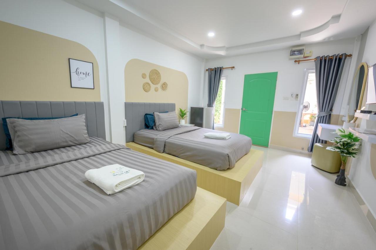 Halo Sea Koh Larn Hotel Pattaya Exterior photo
